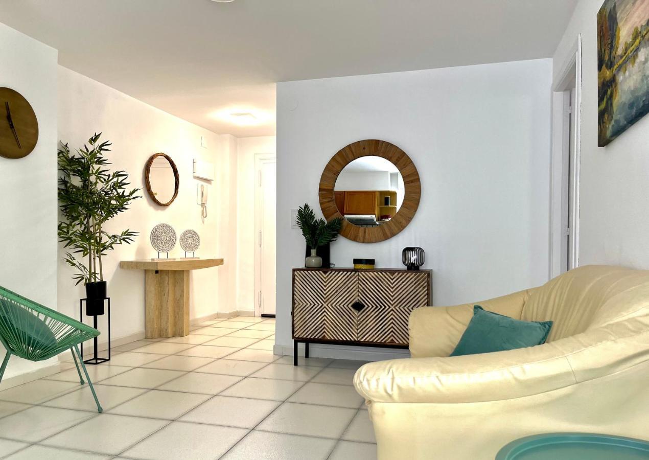 Modern Apartment On The Beach With Pool Κάλπε Εξωτερικό φωτογραφία