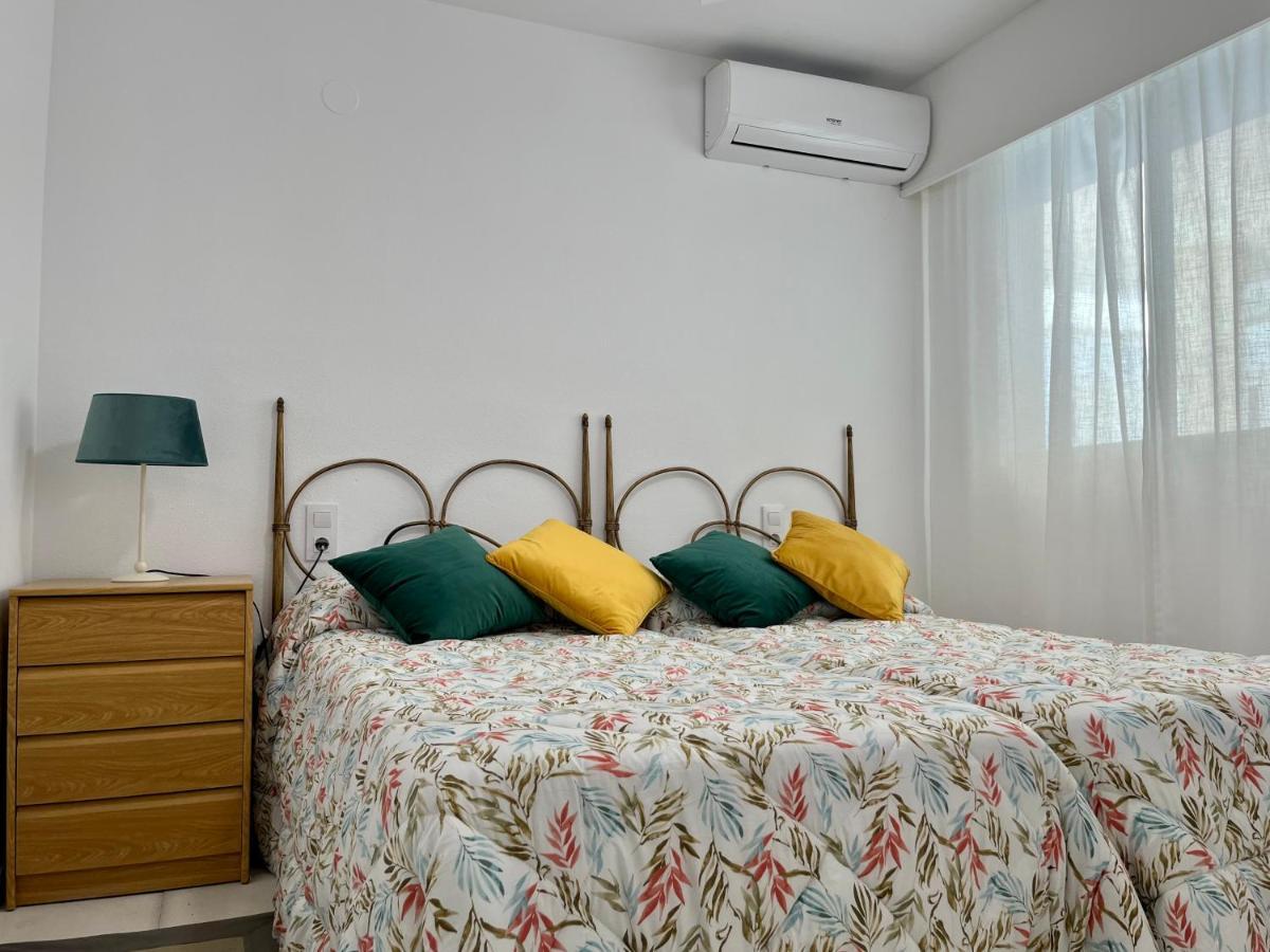 Modern Apartment On The Beach With Pool Κάλπε Εξωτερικό φωτογραφία